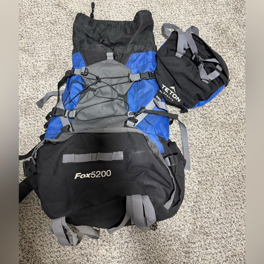 TETON Sports Fox 5200 Backpack Adjustable Waist Compression Straps Hiking Campin